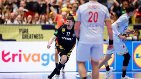 Instante del duelo entre Alemania y España