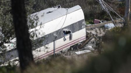 Vista del Alvia accidentado