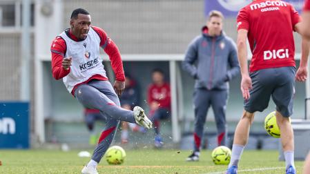 Sheraldo Becker, en Tajonar