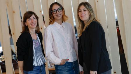 El equipo de sonido de la película 'Sirat', Amanda Villavieja (i), Lola Casanovas (c) y Yasmina Praderas (d)