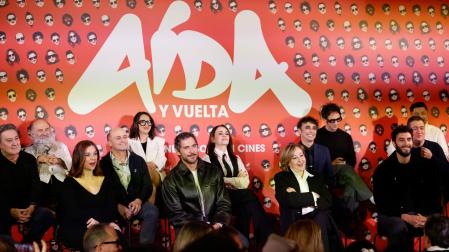 Carmen Machi, Miren Ibarguren, Pepe Viyuela, Mariano Peña, Melani Olivares, Canco Rodríguez, Paco León, Secun de la Rosa, David Castillo, Óscar Reyes, Pepa Rus y Emilio Gavira durante la rueda de prensa de presentación la película 'Aída y Vuelta'
