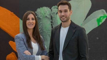 Los investigadores de la Facultad de Enfermería Maddi Olano y Jesús Martín