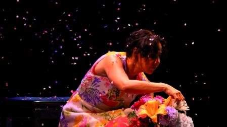 El espectáculo de danza contemporánea para la primera infancia, "Flores", es uno de las actividades familiares de la semana,