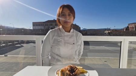 La pamplonesa Ayelén Curaca Obando, de 17 años, estudia FP de Grado Medio de Cocina y Gastronomía en el CI Burlada FP.