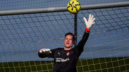 Ter Stegen entrenando con el Girona