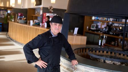 Pedro Manuel Anaut, responsable de la cocina del restaurante del centro Larra-Belagua en El Ferial