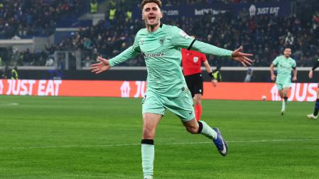 Robert Navarro celebra su gol ante la Atalanta