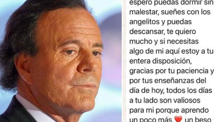 Una foto de Julio Iglesias junto a una captura de pantalla de uno de los mensajes de WhatsApp que, supuestamente, le habrían enviado sus exempleadas y que el cantante ha publicado en su perfil de Instagram
