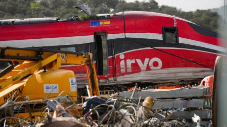 Siguen los trabajos de rescate en los convoyes de trenes accidentados en la zona del suceso en Adamuz
