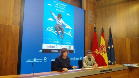 Ana Ollo y Javier Arakama, en la presentación de la campaña en la sala de prensa del Gobierno de Navarra