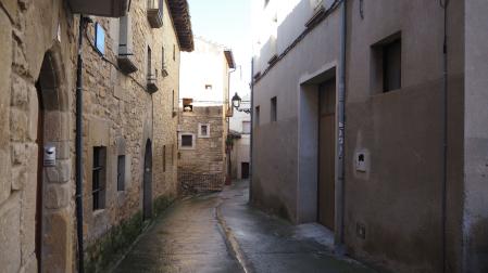 A la derecha, acceso al antiguo salón parroquial de Cáseda