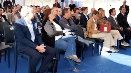 magen del pasado octubre en Oteiza, con autoridades y representantes de las empresas en la colocación de la primera piedra de la nue va línea de transporte de energía eléctrica Tierra Estella-Muruarte.                                                      sonia salsamendi