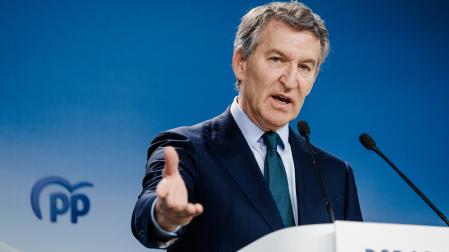 El presidente del Partido Popular, Alberto Núñez Feijóo, durante una rueda de prensa, en la sede del PP.
