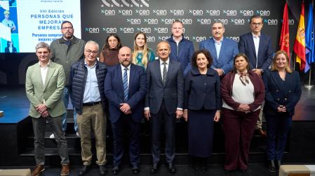 Manuel Piquer, presidente de CEN, junto a todos los galardonados y autoridades invitadas