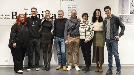 Parte de los integrantes de la asociación Foterxs de Aoiz, en la inauguración de la actual exposición