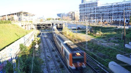 Vista de un tren de Rodalies circulando este viernes 23 de enero