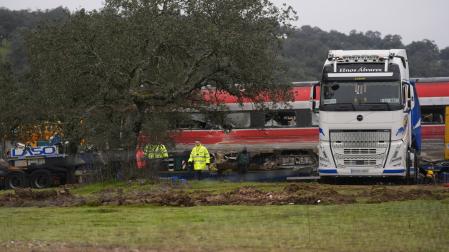 Imagen de los trabajos de rescate de los convoyes de trenes accidentados en los últimos días