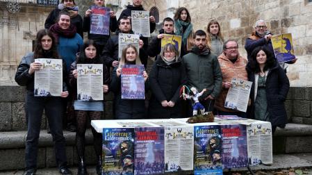 Los organizadores del carnaval durante la presentación del programa en la plaza de San Martín,
