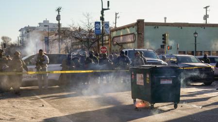 Las protestas pacíficas se volvieron violentas este sábado en Mineápolis tras la segunda muerte este mes a manos de agentes federales