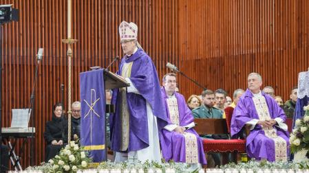 El obispo de Córdoba, Jesús Fernández, en la misa funeral por el accidente ferroviario de Adamuz