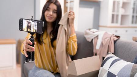 Son los llamados ‘deinfluencers’. "En un contexto donde la autenticidad y la transparencia son cada vez más valoradas, esta tendencia pretende cuestionar la necesidad real de ciertos productos".