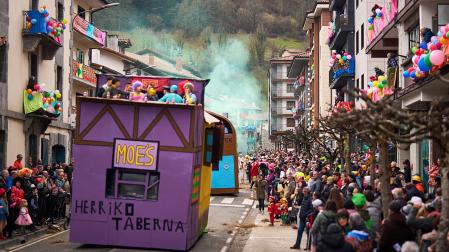 Pao de las carrozas durante el carnaval de Leitza este sábado, 25 de enero