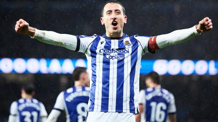 Mikel Oyarzabal celebra uno de los dos goles que anotó contra el Celta
