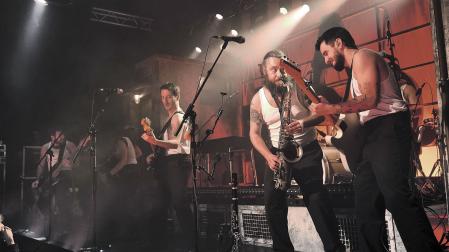 La M.O.D.A. durante su actuación en la sala Zentral.
