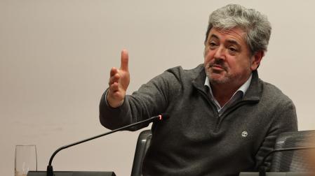 Antxon Alonso comparece ante la comisión de investigación del Parlamento de Navarra