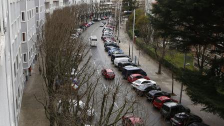 Encontrar un sitio para dejar el coche en calles como Sancho el Fuerte puede resultar complicado
