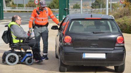 Campaña de concienciación de Policía Foral con ADACEN