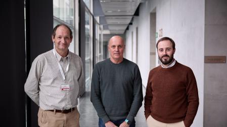 Ricardo Oficialdegui, Javier Pérez de Obanos y Amaiur Guindeo, antes de la sesión de trabajo