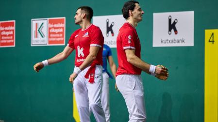 La pareja Altuna-Ezkurdia, el pasado domingo en el Navarra Arena, en su duelo contra Peña-Albisu