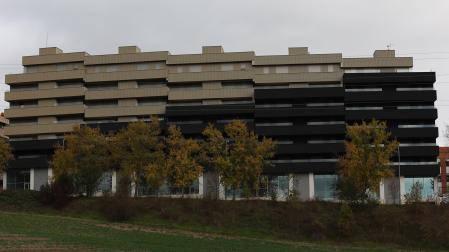 Exterior del edificio construido junto al colegio público Eulza de Barañáin. Imagen de 2024