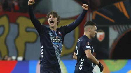 El jugador del Celta Fer López celebra su gol ante el Estrella Roja