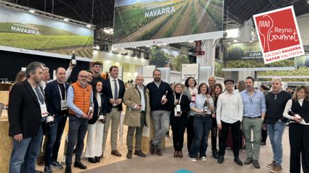 Navarra cuenta en Barcelona Wine Week con un stand agrupado que reúne a 20 bodegas navarras y que visita el consejero José María Aierdi