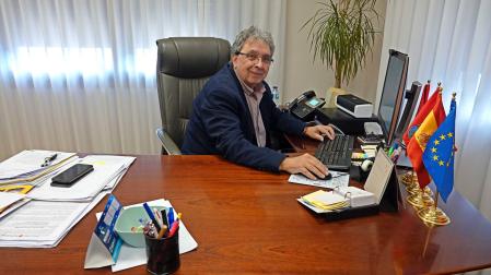 El alcalde de Milagro, José Ignacio Pardo Blanco, en su despacho de la Casa Consistorial