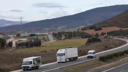 En primer plano, la AP-15. En la parte izquierda, la N-121, en la zona de Carrascal