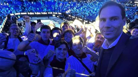 Lucas Melero junto a sus compañeros en la foto que se hicieron junto a Rafa Nadal en la final del Open de Australia que Carlos Alcaraz venció a Novak Djokovic