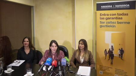*A: Irati Aizpurua San Román *F: 02-02-26 *T: Presentación del nuevo servico de mediación de alquiler y ejecucipnes hipotecarias. Presentan, Begoña Alfaro, Elga Molina y la directora general de Provivienda Gemma Gallardo. *L: Calle Fuente del Hierro, 23, Pamplona.
