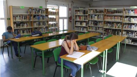 Imagen del interior de la biblioteca de Leitza.