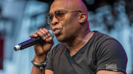 Haddaway, famoso en los 90 por la canción 'What is Love' estará en el festival Supernoventeros en el Navarra Arena