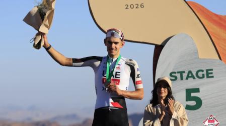 Igor Arrieta, en el podio del Tour de Alula.
