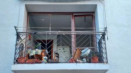 Estado en el que quedó la cocina en la que se produjo una fuerte explosión en una vivienda de Obanos