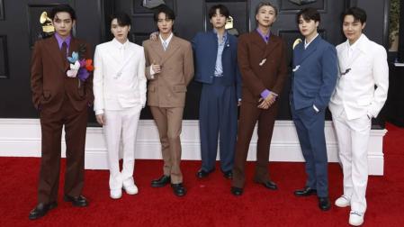 (De izquierda a derecha) V, Suga, Jin, Jungkook, RM, Jimin y J-Hope de BTS, en una fotografía de archivo