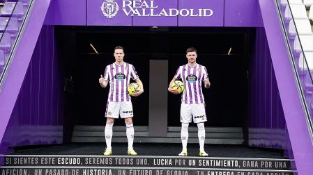 Carlos Clerc (izda.) y Clément Michelin durante la presentación oficial como nuevos jugadores del Real Valladolid