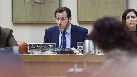 El ministro de Transportes y Movilidad Sostenible, Óscar Puente, en su comparecencia este martes en la Comisión de Transportes y Movilidad Sostenible del Congreso