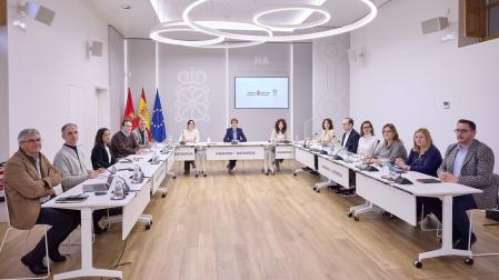 La presidenta María Chivite inauguró este 3 de febrero la primera sesión de la nueva Comisión Interdepartamental por la Oportunidad Migratoria, que tiene como objetivo principal la coordinación de las políticas públicas para garantizar una convivencia pacífica y una cohesión social