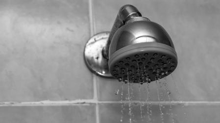 Las duchas pueden restringirse con la edad