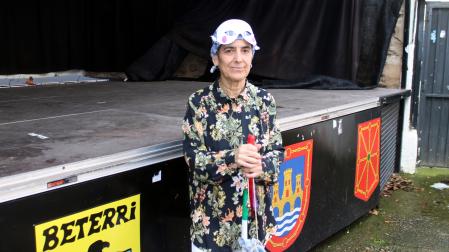 Maru Eriz Zabala, con el atuendo tradicional de Zipotero de Tudela